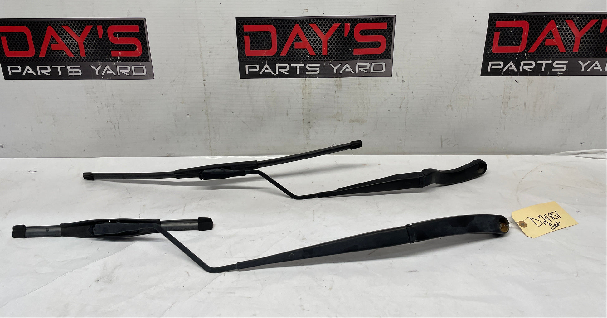 2016 Chevy SS Sedan RH & LH Windshield Wiper Arms Set OEM - Day's Parts Yard