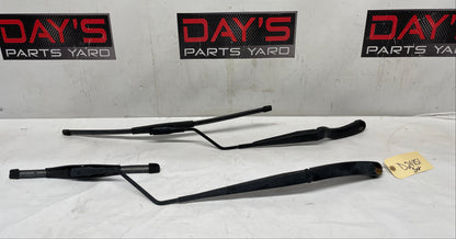 2016 Chevy SS Sedan RH & LH Windshield Wiper Arms Set OEM - Day's Parts Yard