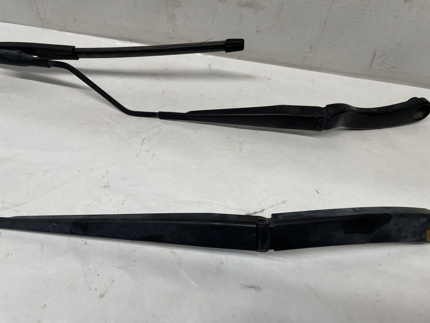 2016 Chevy SS Sedan RH & LH Windshield Wiper Arms Set OEM - Day's Parts Yard