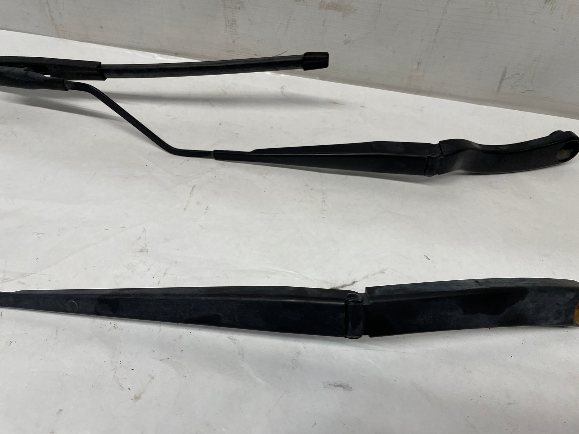 2016 Chevy SS Sedan RH & LH Windshield Wiper Arms Set OEM - Day's Parts Yard
