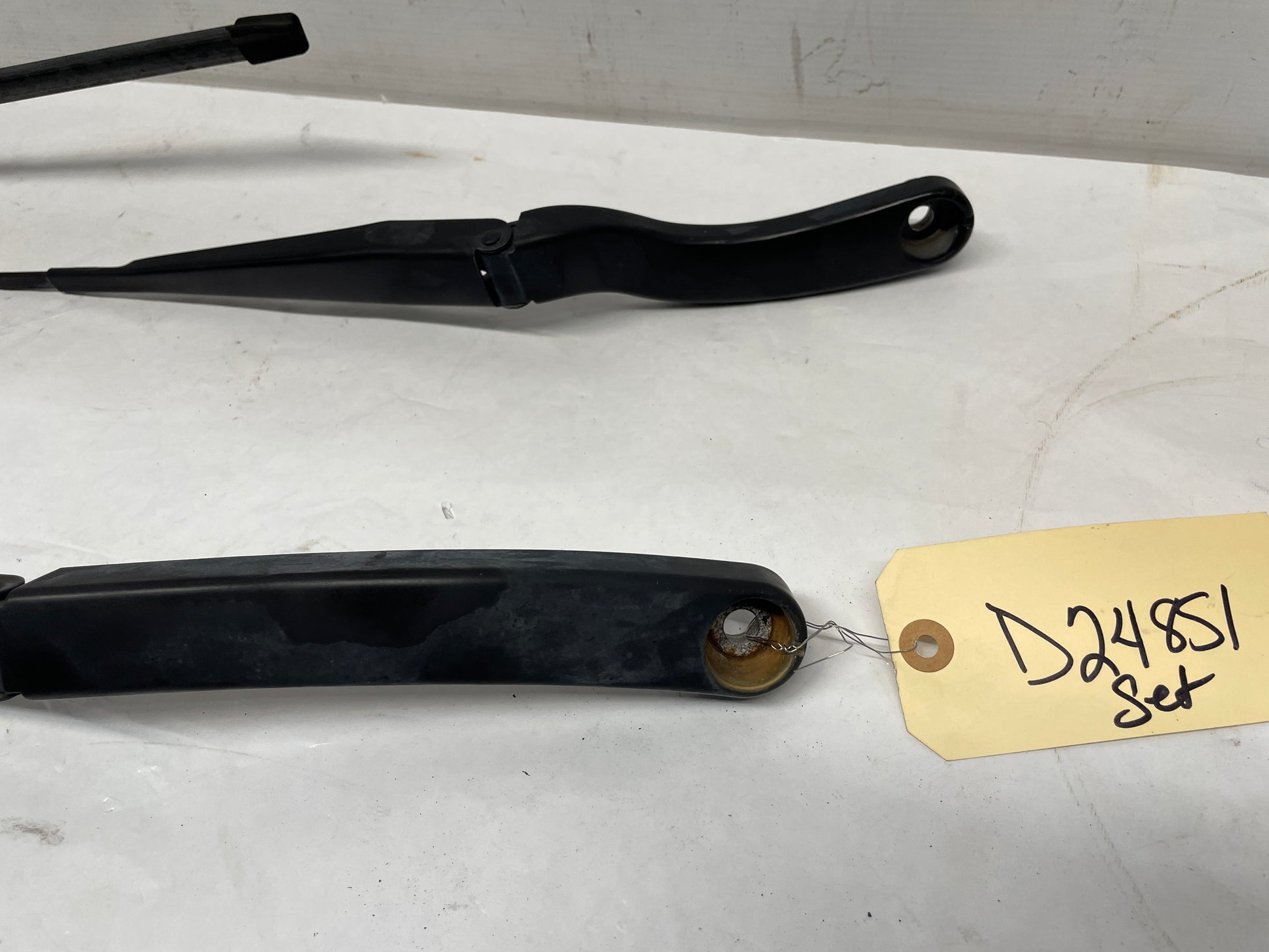 2016 Chevy SS Sedan RH & LH Windshield Wiper Arms Set OEM - Day's Parts Yard