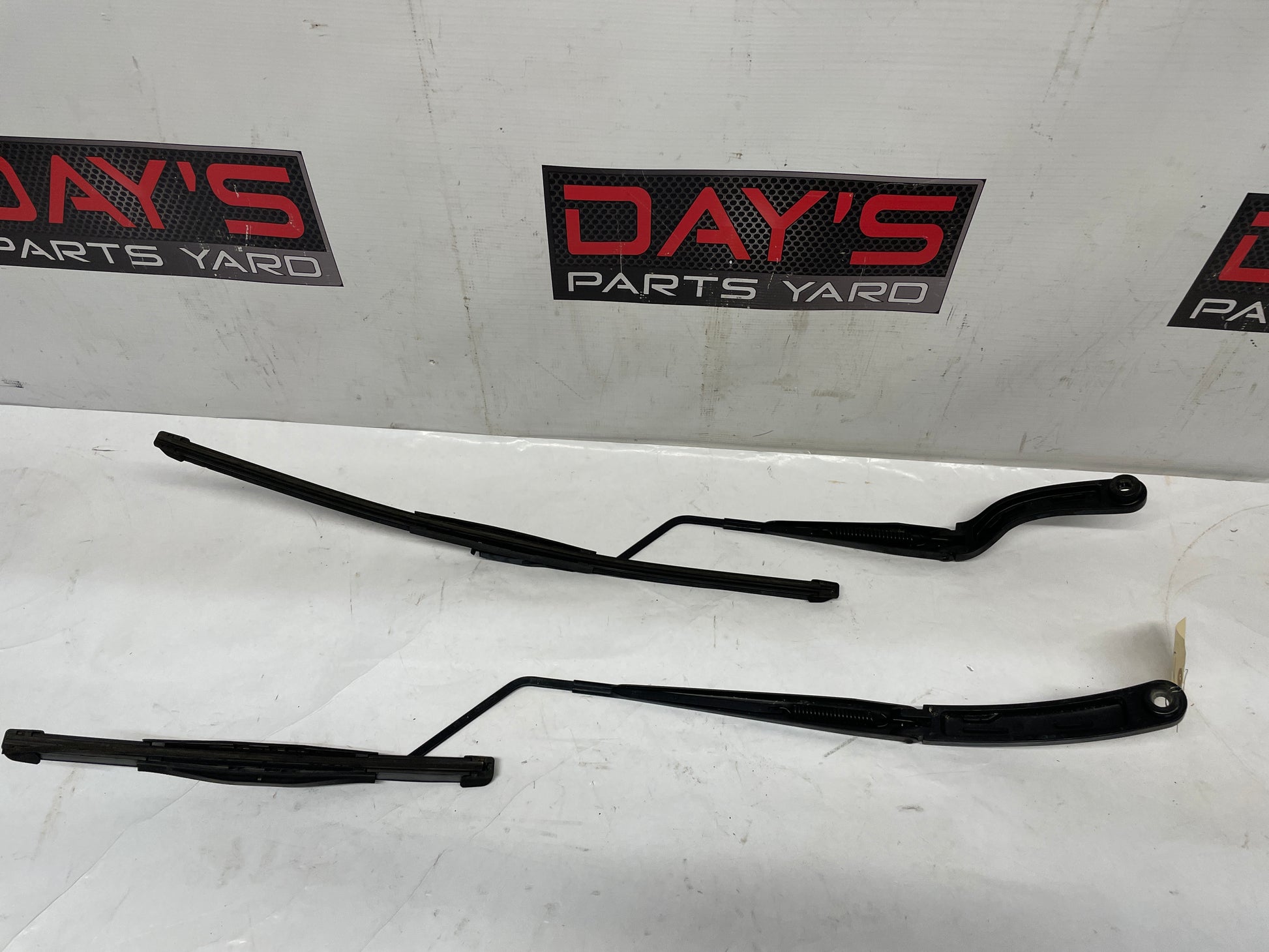 2016 Chevy SS Sedan RH & LH Windshield Wiper Arms Set OEM - Day's Parts Yard