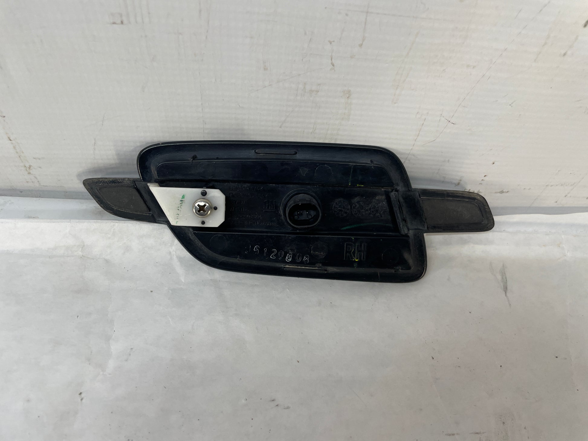 2009 Pontiac G8 GT RH Passenger Fender Marker Repeater Lamp Light OEM - Day's Parts Yard