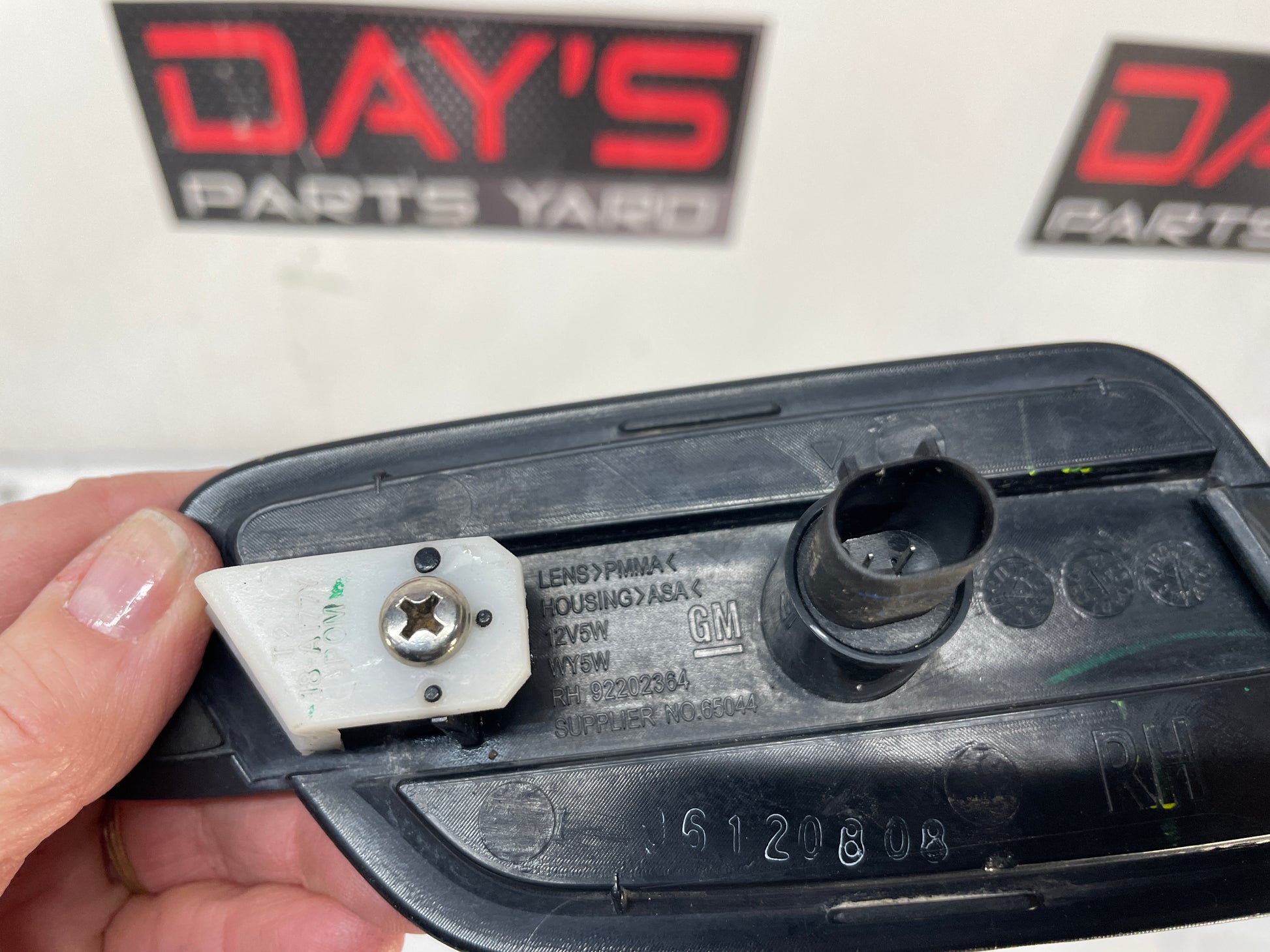 2009 Pontiac G8 GT RH Passenger Fender Marker Repeater Lamp Light OEM - Day's Parts Yard