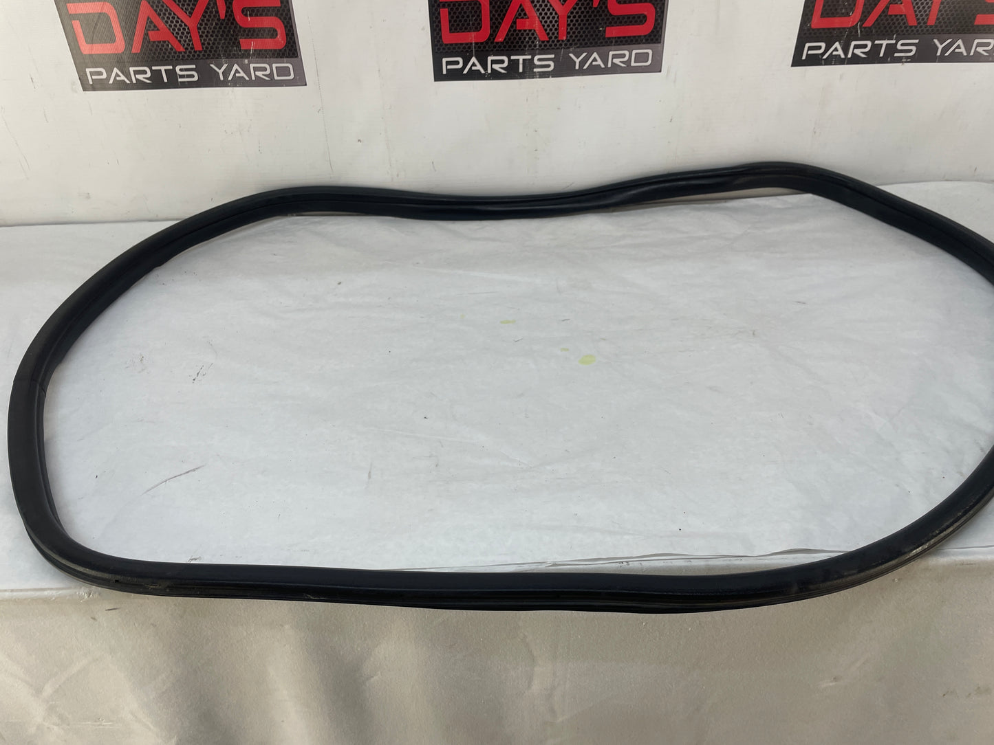 2015 Chevy SS Sedan RH Passenger Front Door Weather Strip Rubber Seal OEM