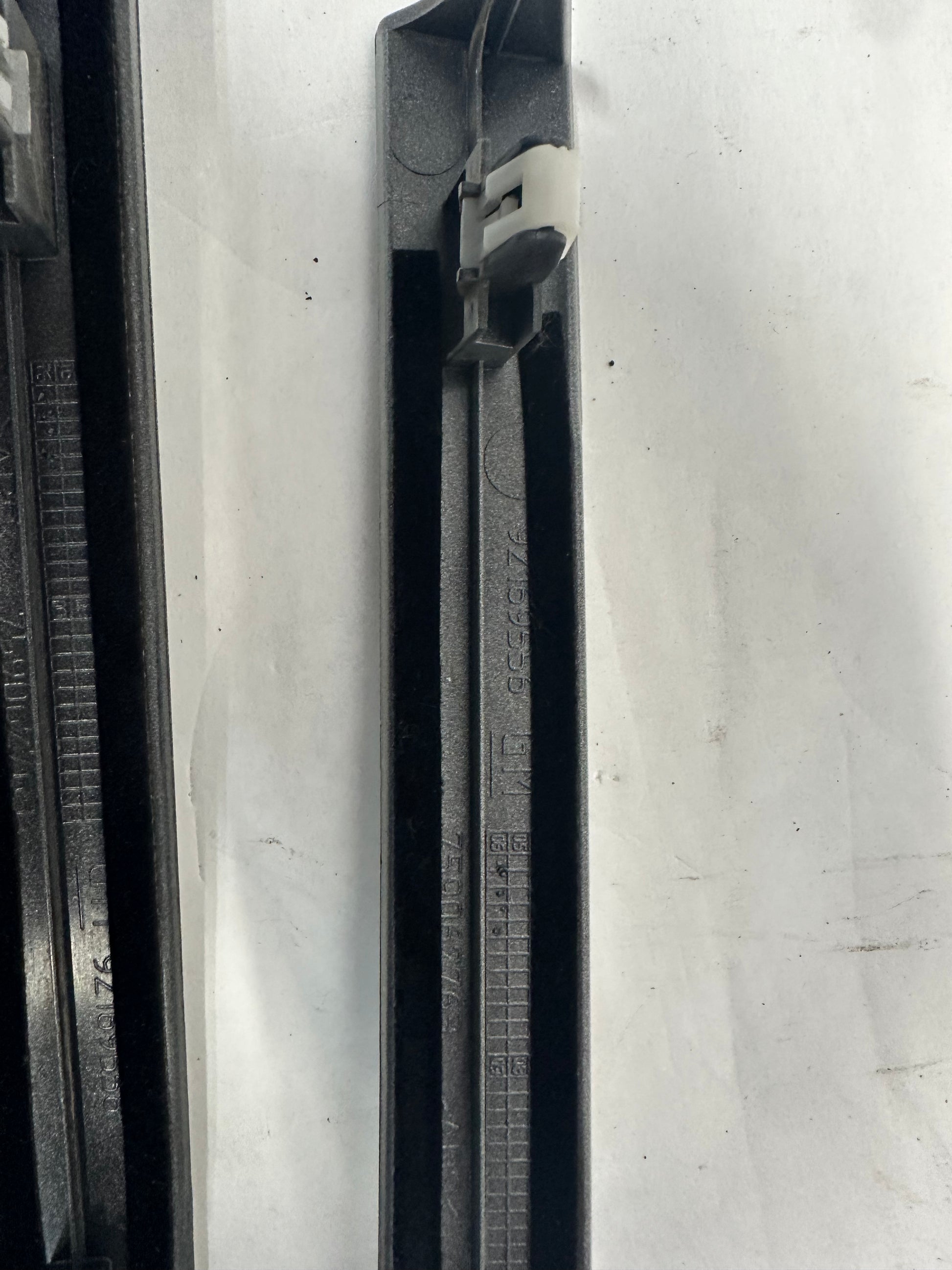 2009 Pontiac G8 GT LH & RH Silver Dash Trim Accent OEM - Day's Parts Yard