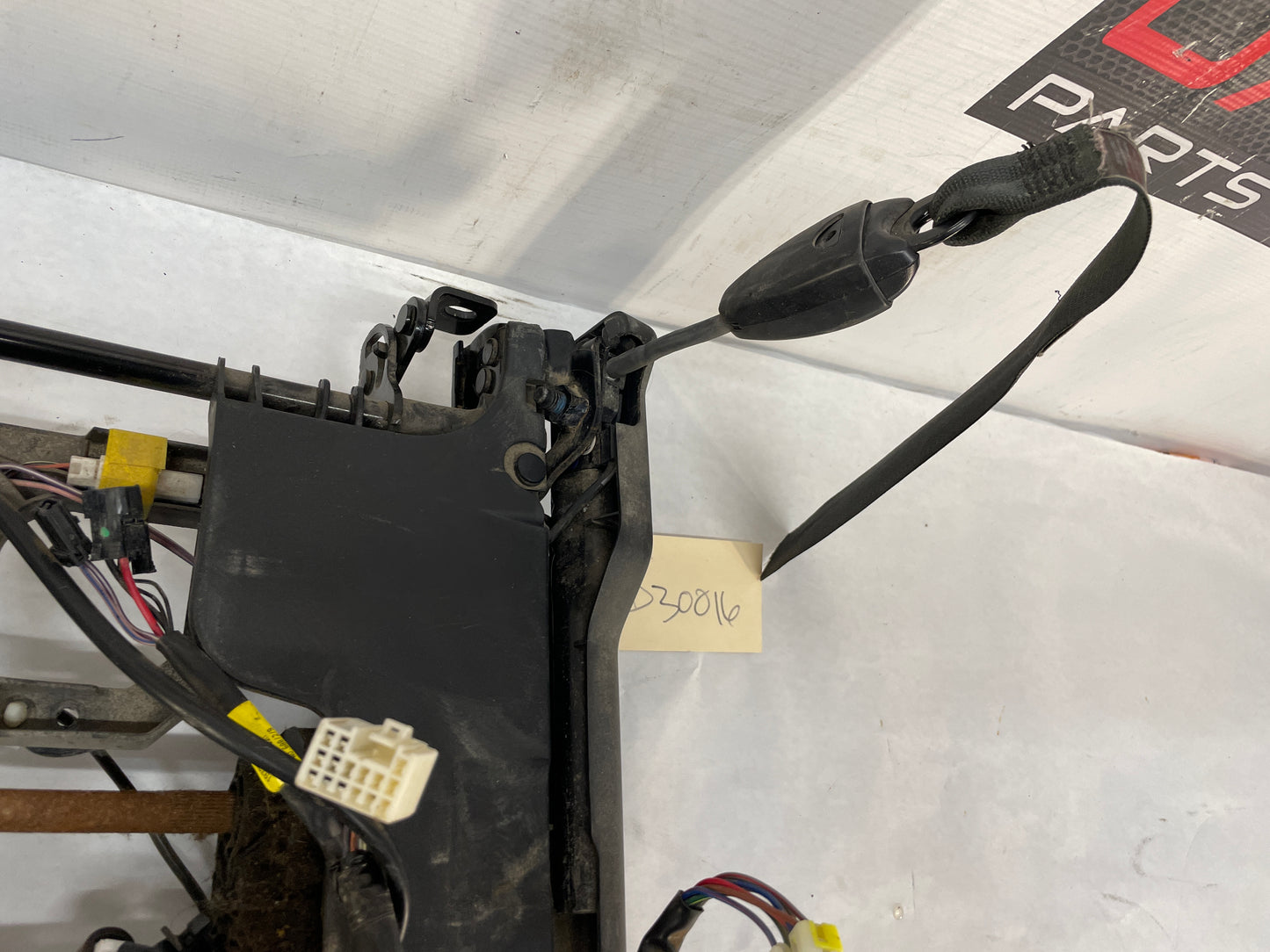 2009 Pontiac G8 GT LH Driver Front Seat Track Frame Electric OEM