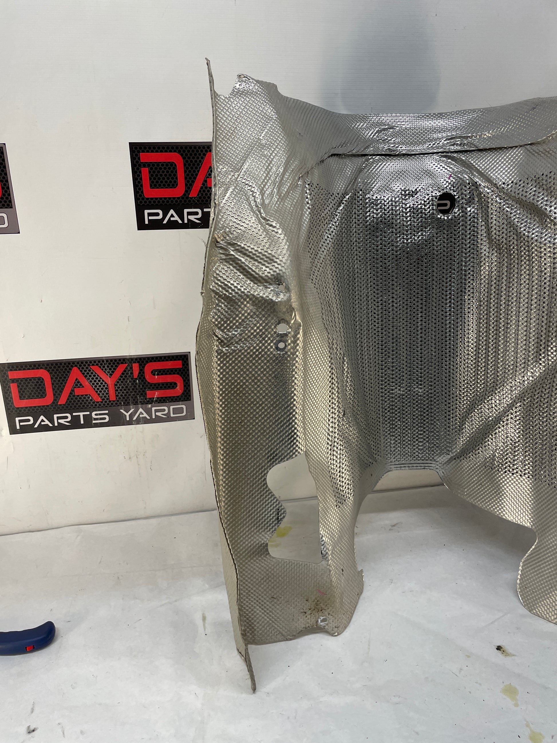 2009 Pontiac G8 GT Transmission Tunnel Exhaust Heat Shield OEM - Day's Parts Yard