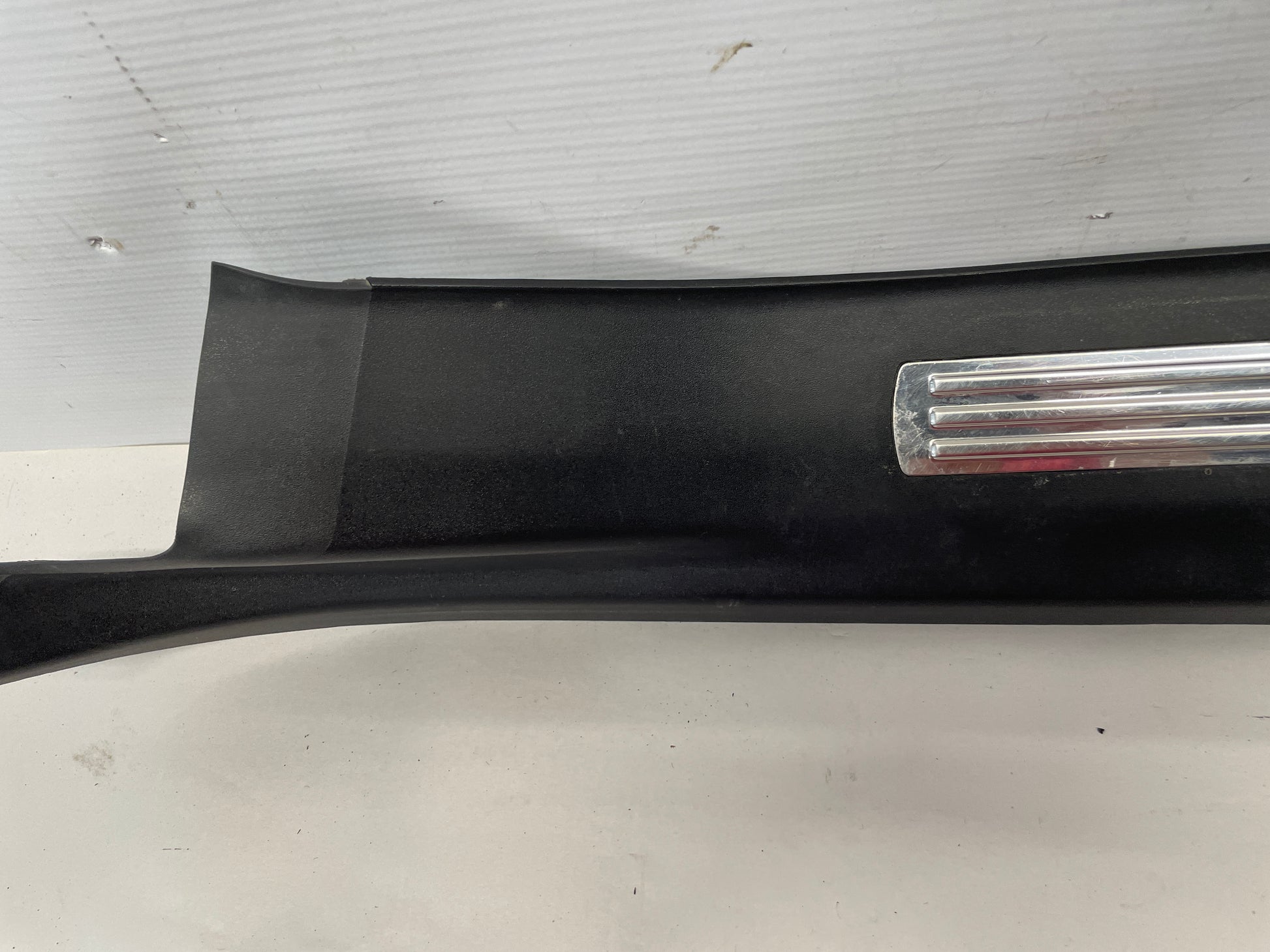 2009 Pontiac G8 GT RH Passenger Rear Door Trim Sill Scuff Kick Panel OEM - Day's Parts Yard