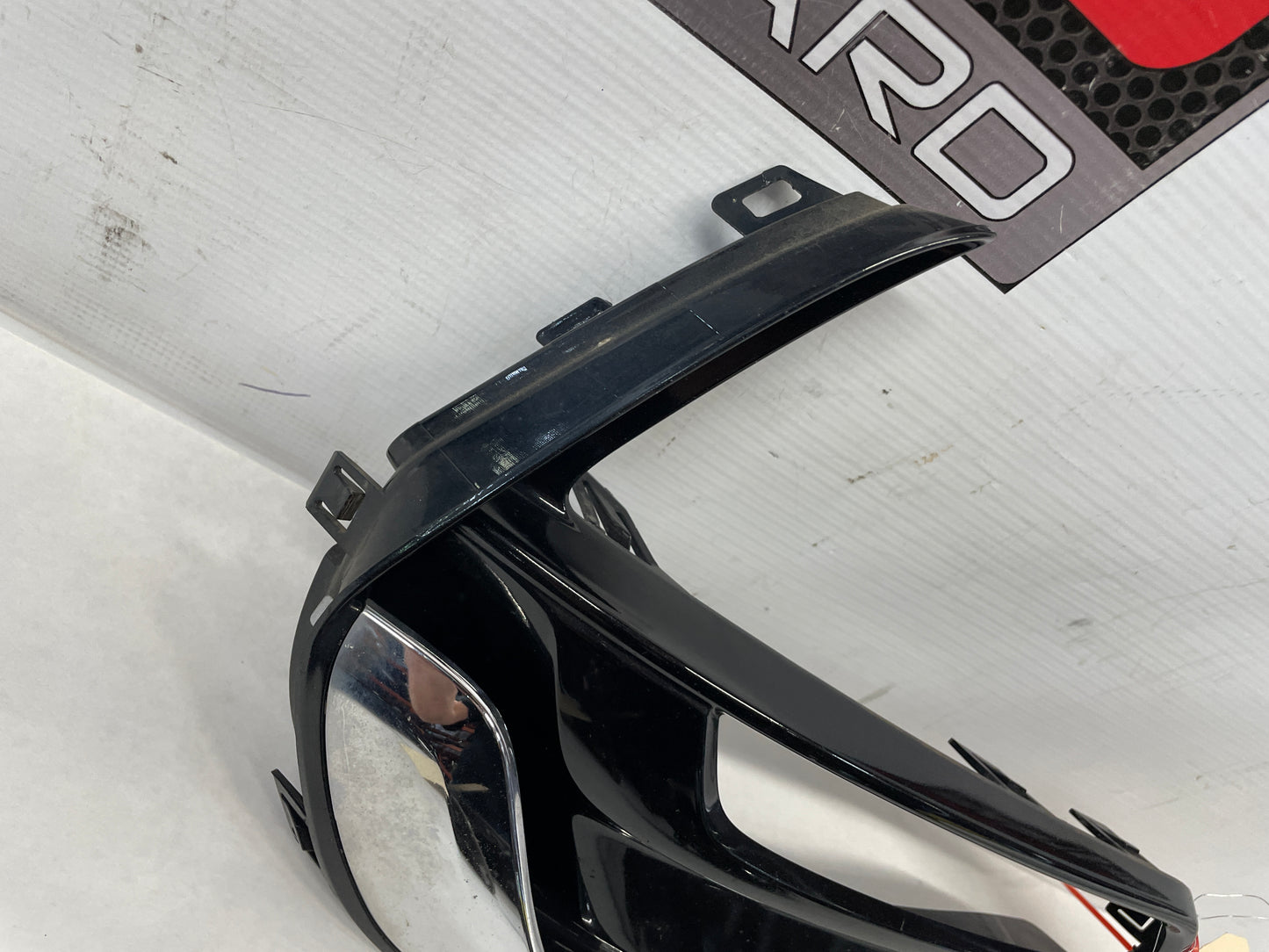 2017 Chevy SS Sedan RH Passenger Front Fog Light Cover DRL Bezel OEM