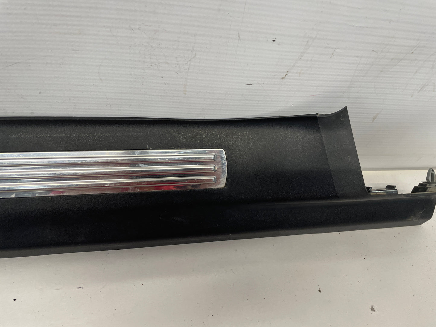 2009 Pontiac G8 GT RH Passenger Rear Door Trim Sill Scuff Kick Panel OEM - Day's Parts Yard