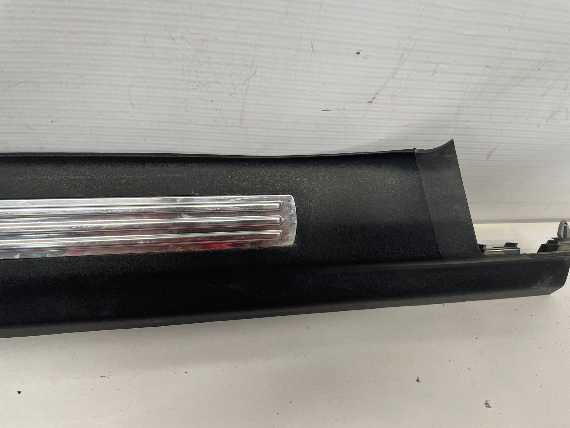 2009 Pontiac G8 GT RH Passenger Rear Door Trim Sill Scuff Kick Panel OEM - Day's Parts Yard