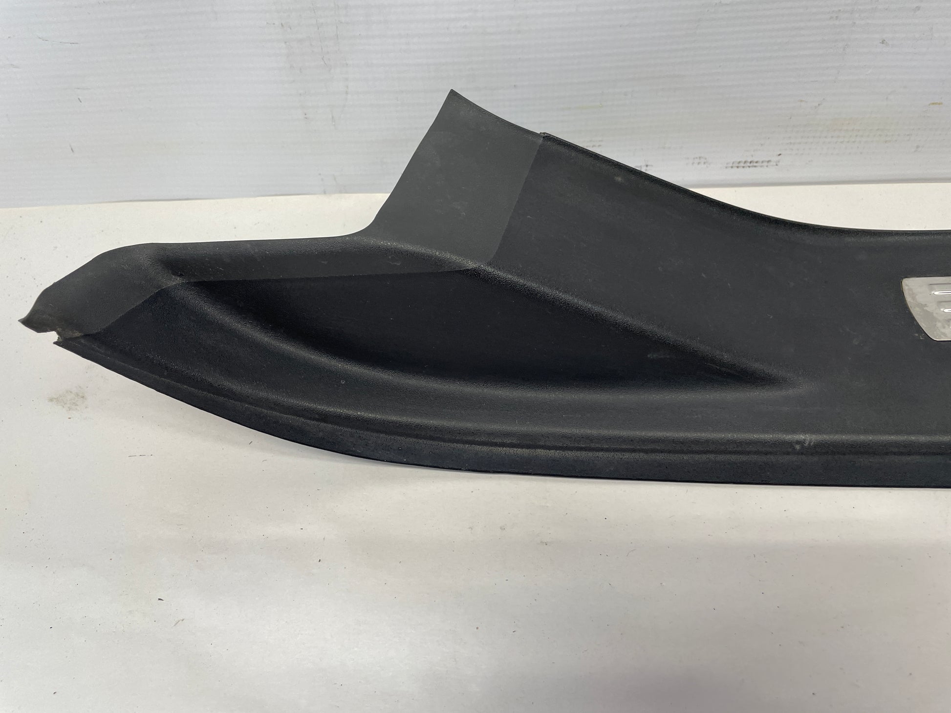 2009 Pontiac G8 GT RH Passenger Rear Door Trim Sill Scuff Kick Panel OEM - Day's Parts Yard