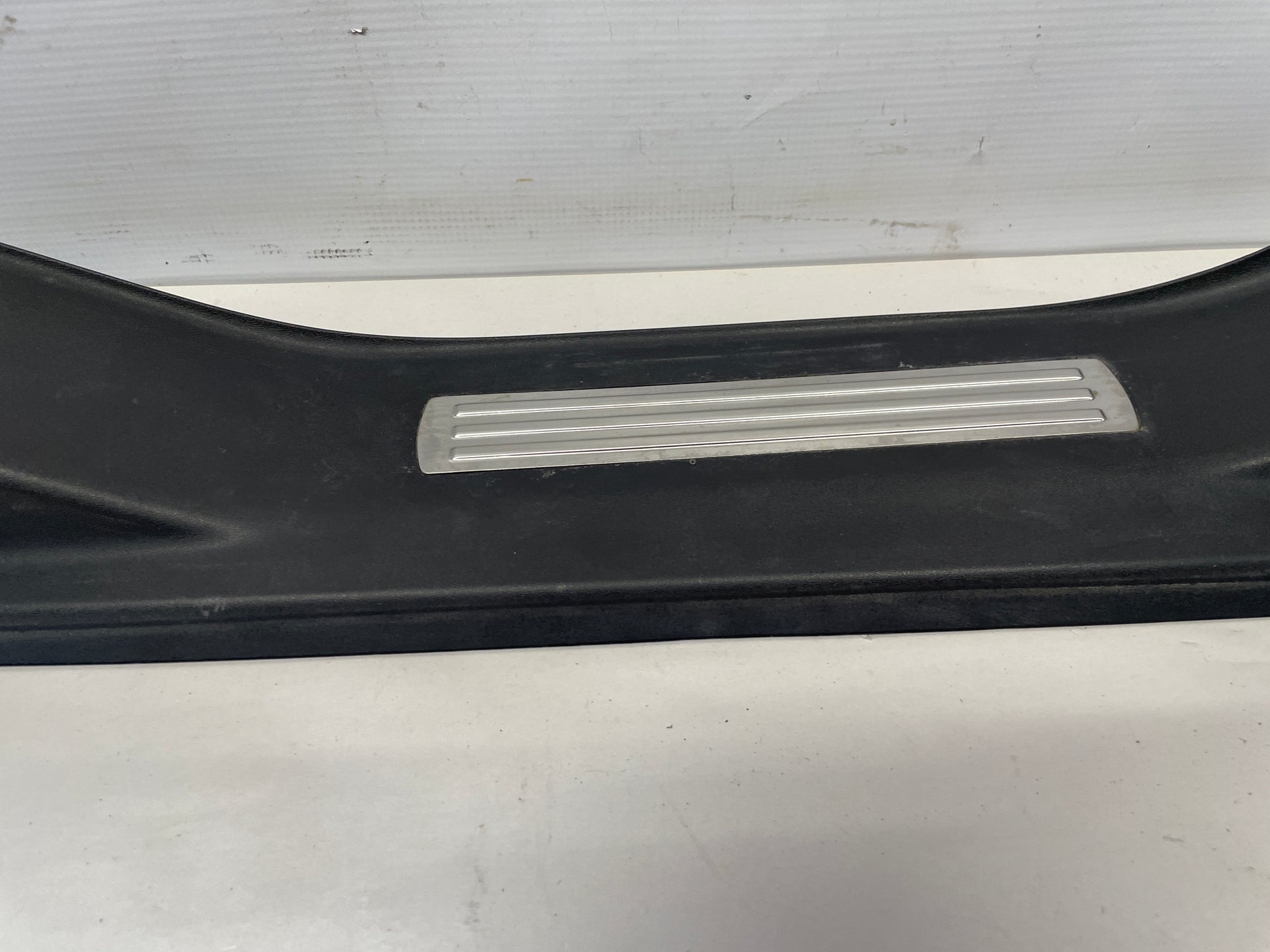 2009 Pontiac G8 GT RH Passenger Rear Door Trim Sill Scuff Kick Panel OEM - Day's Parts Yard
