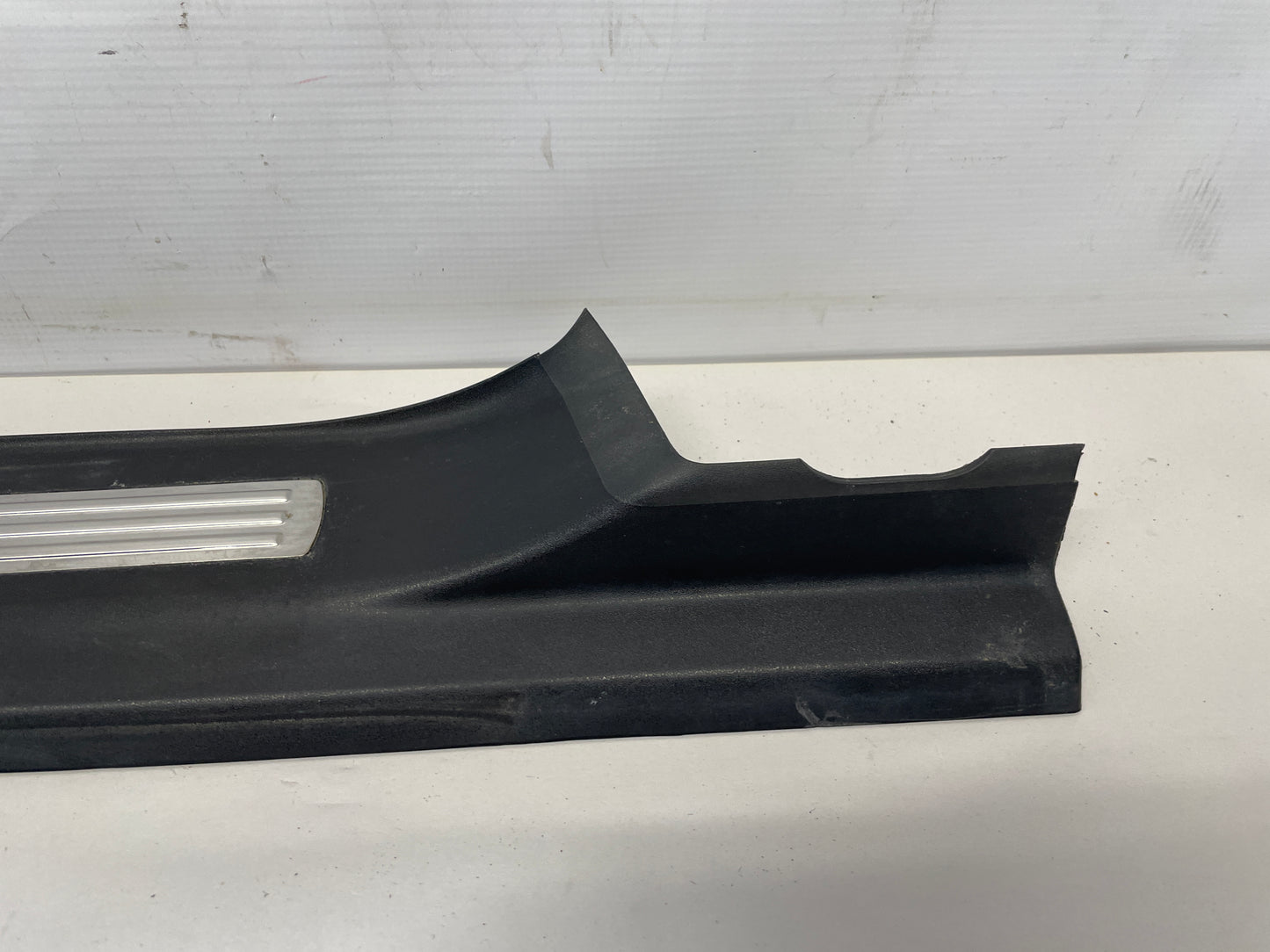 2009 Pontiac G8 GT RH Passenger Rear Door Trim Sill Scuff Kick Panel OEM - Day's Parts Yard