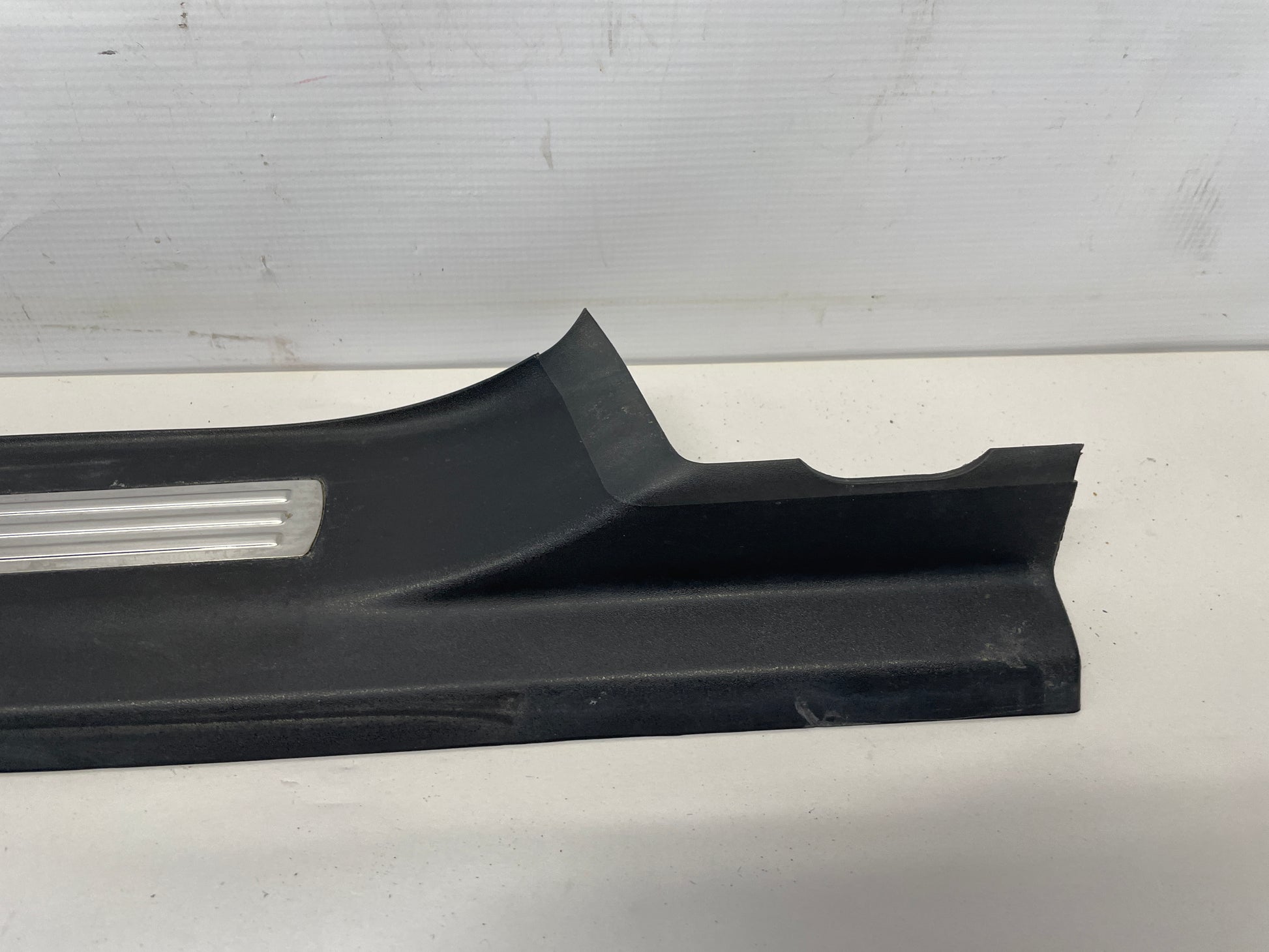 2009 Pontiac G8 GT RH Passenger Rear Door Trim Sill Scuff Kick Panel OEM - Day's Parts Yard