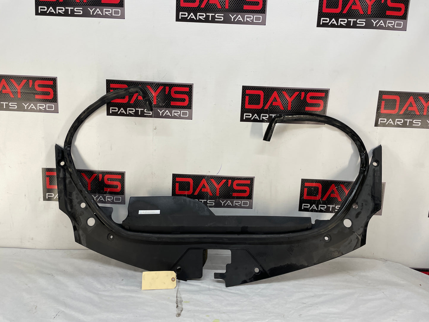 2010 Cadillac CTS-V Sedan Radiator Core Support Sight Shield Bracket Cover OEM