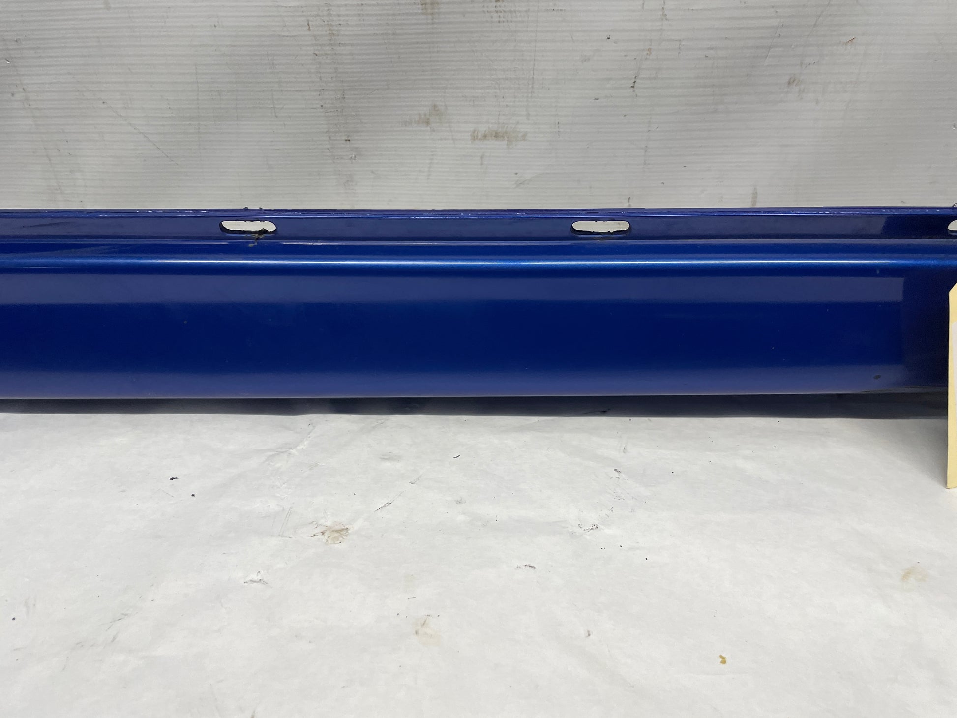 2005 Pontiac GTO LH Driver Rocker Molding Side Skirt Trim Panel OEM - Day's Parts Yard