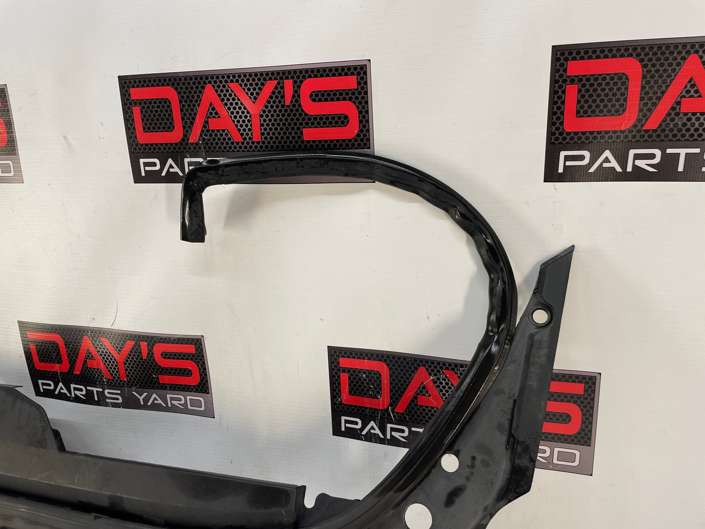 2010 Cadillac CTS-V Sedan Radiator Core Support Sight Shield Bracket Cover OEM