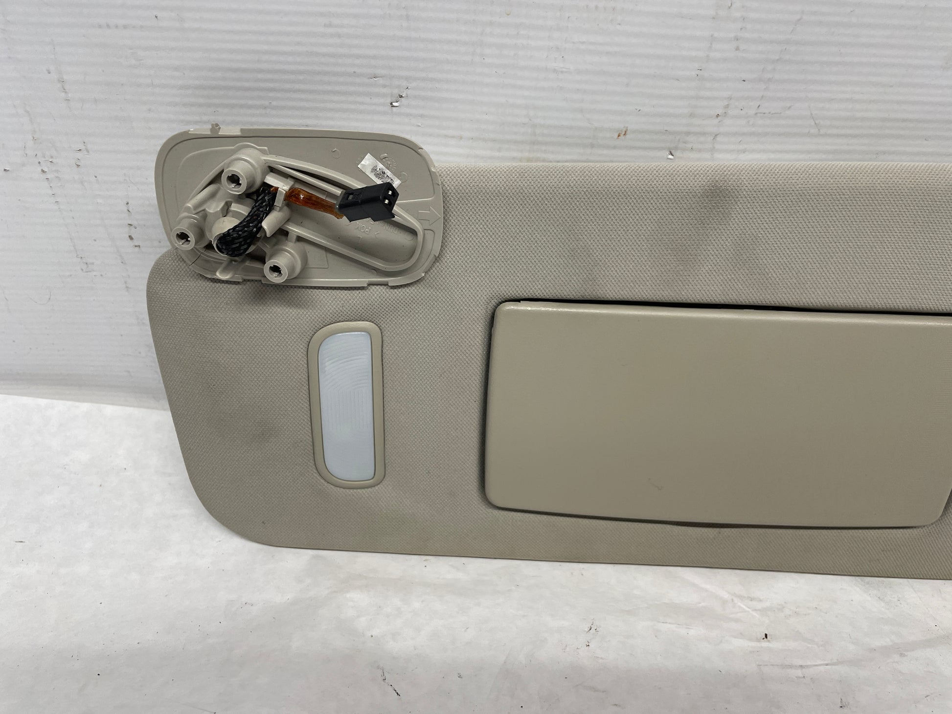 2013 GMC Sierra C1500 SLE RH & LH Sunvisor Sun Visor w/ Clips OEM - Day's Parts Yard