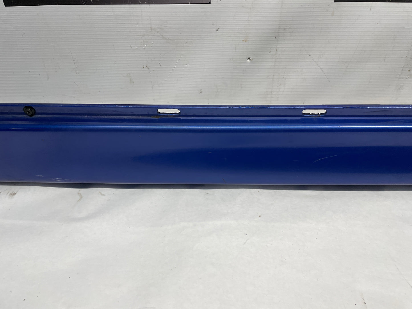 2005 Pontiac GTO LH Driver Rocker Molding Side Skirt Trim Panel OEM - Day's Parts Yard