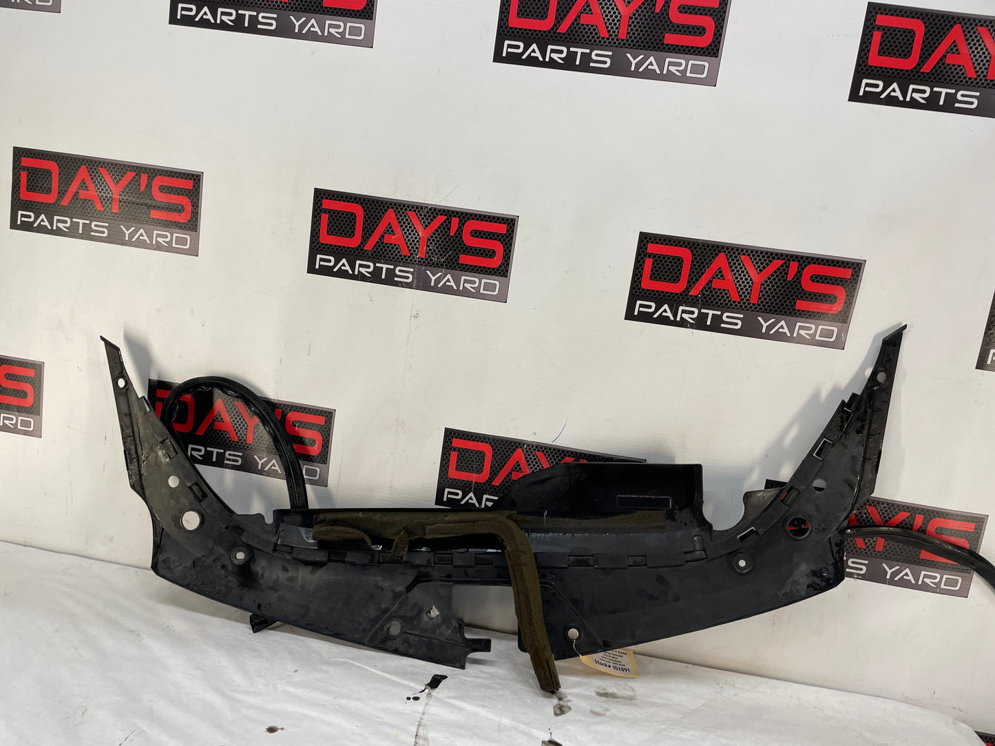 2010 Cadillac CTS-V Sedan Radiator Core Support Sight Shield Bracket Cover OEM