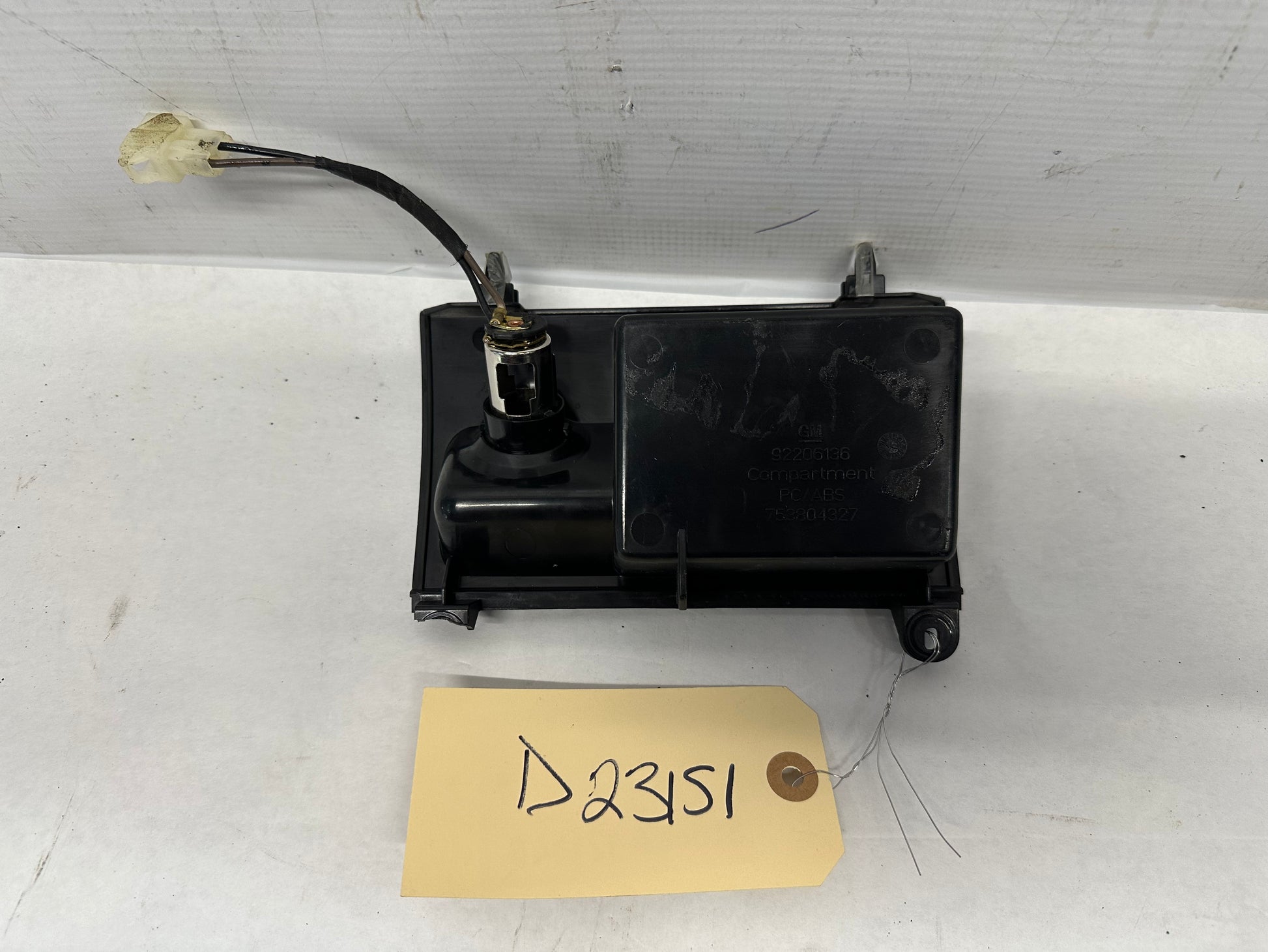 2009 Pontiac G8 Lower Radio Center Console Storage Cubby Compartment Assembly OEM - Day's Parts Yard