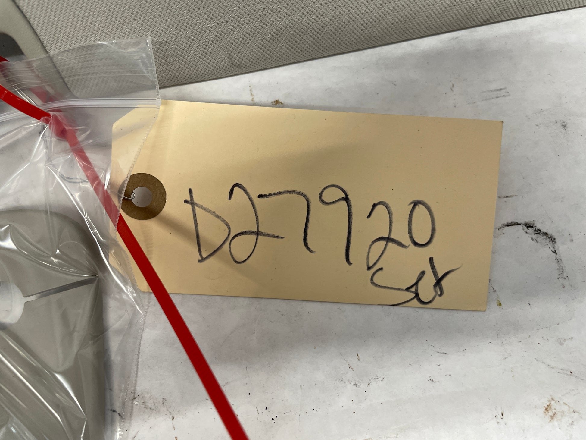 2013 GMC Sierra C1500 SLE RH & LH Sunvisor Sun Visor w/ Clips OEM - Day's Parts Yard