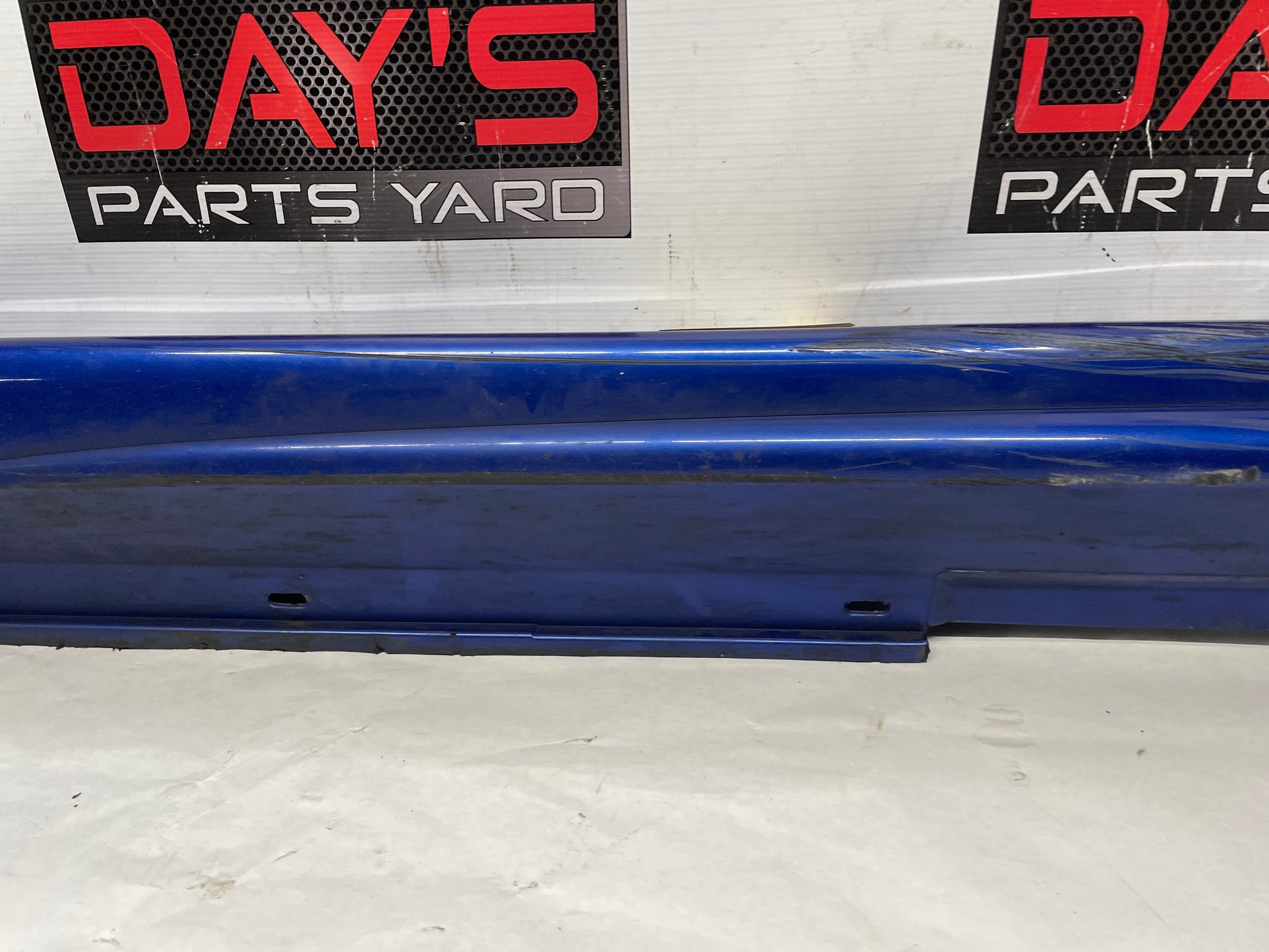 2005 Pontiac GTO LH Driver Rocker Molding Side Skirt Trim Panel OEM - Day's Parts Yard
