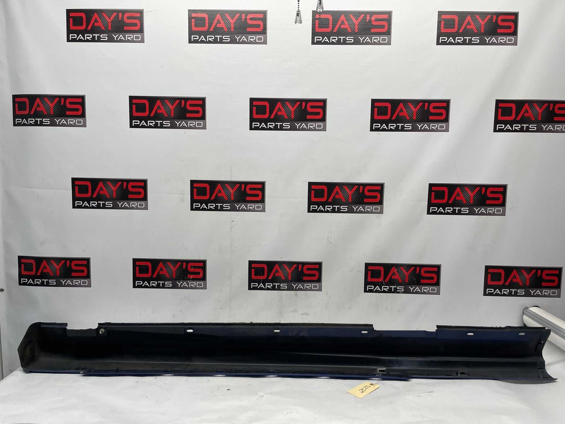 2005 Pontiac GTO LH Driver Rocker Molding Side Skirt Trim Panel OEM - Day's Parts Yard