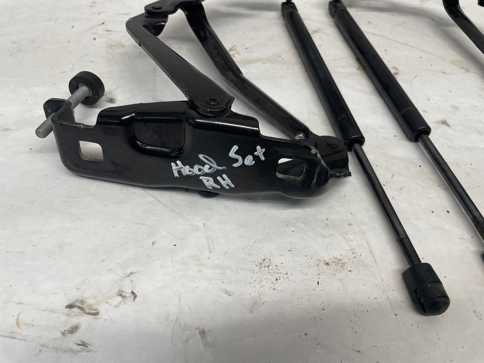 2004 Chevy C5 Corvette RH & LH Hood Hinges w/ Hood Struts - Day's Parts Yard