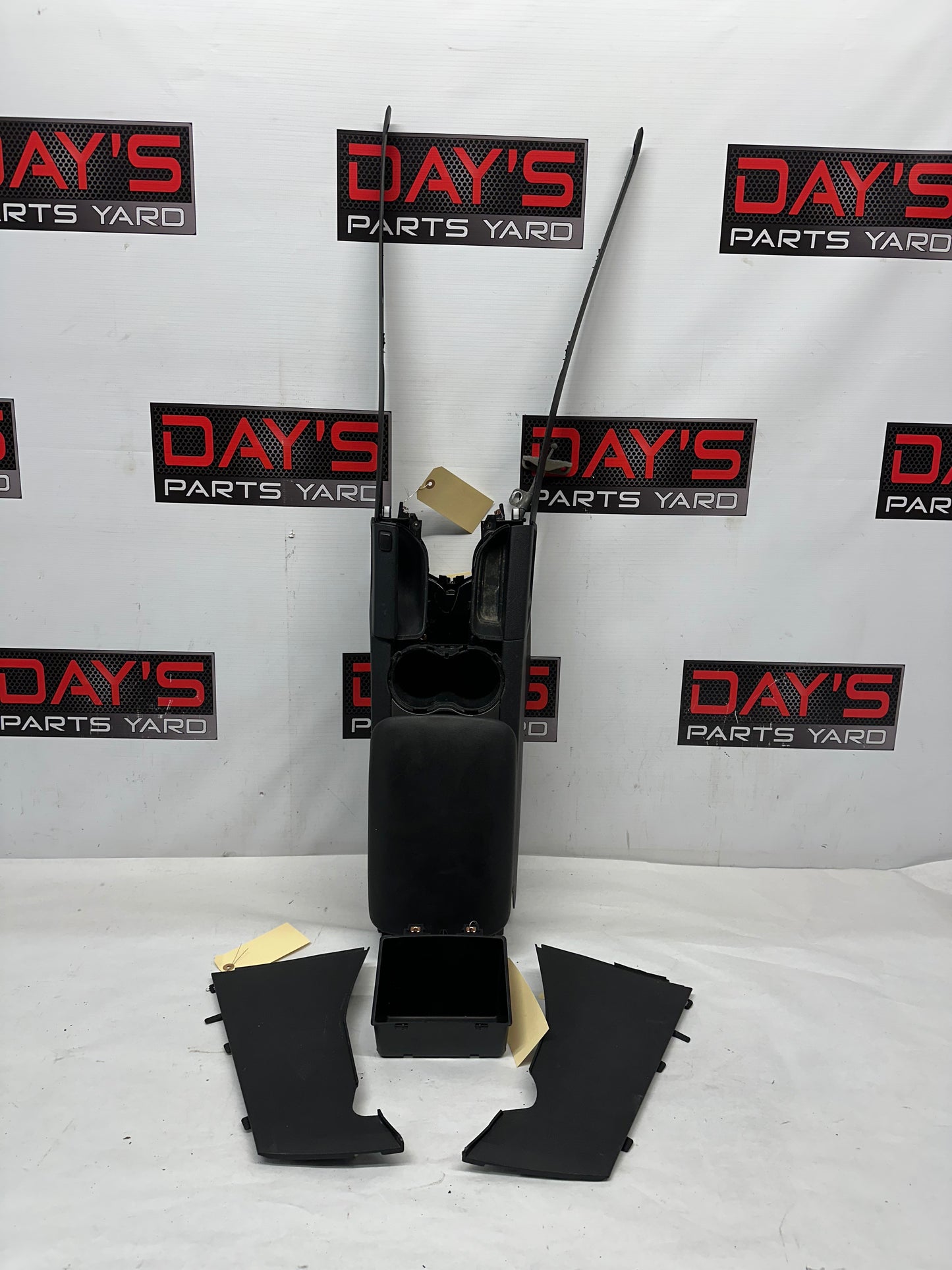2009 Pontiac G8 GT Center Console OEM - Day's Parts Yard