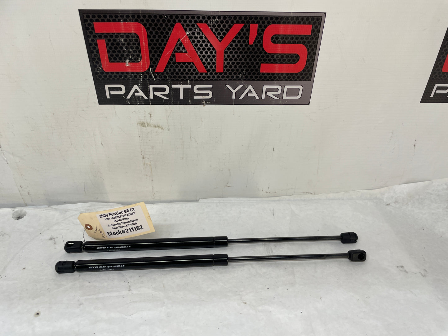 2009 Pontiac G8 GT RH & LH Hood Shock Strut & Bracket Aftermarket - Day's Parts Yard