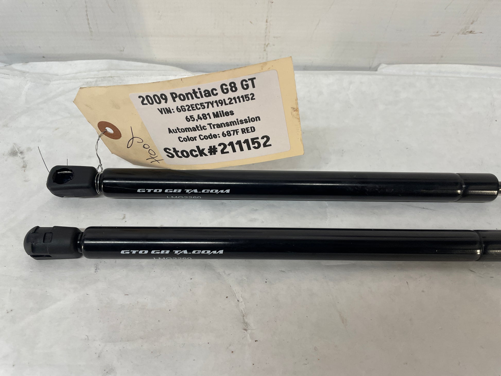 2009 Pontiac G8 GT RH & LH Hood Shock Strut & Bracket Aftermarket - Day's Parts Yard