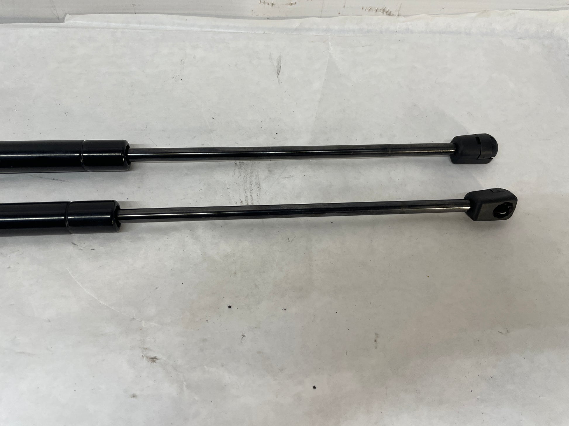 2009 Pontiac G8 GT RH & LH Hood Shock Strut & Bracket Aftermarket - Day's Parts Yard