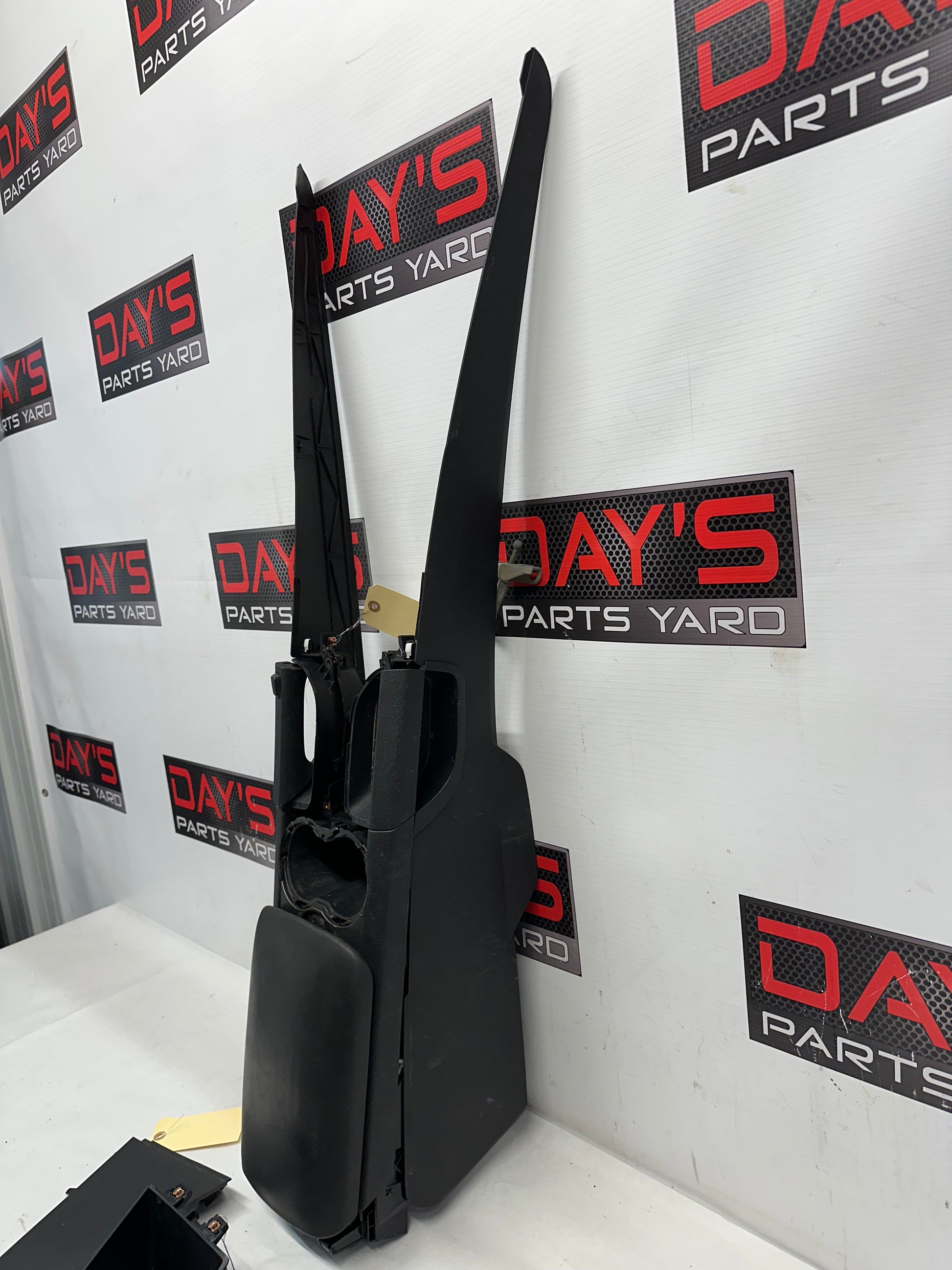 2009 Pontiac G8 GT Center Console OEM - Day's Parts Yard