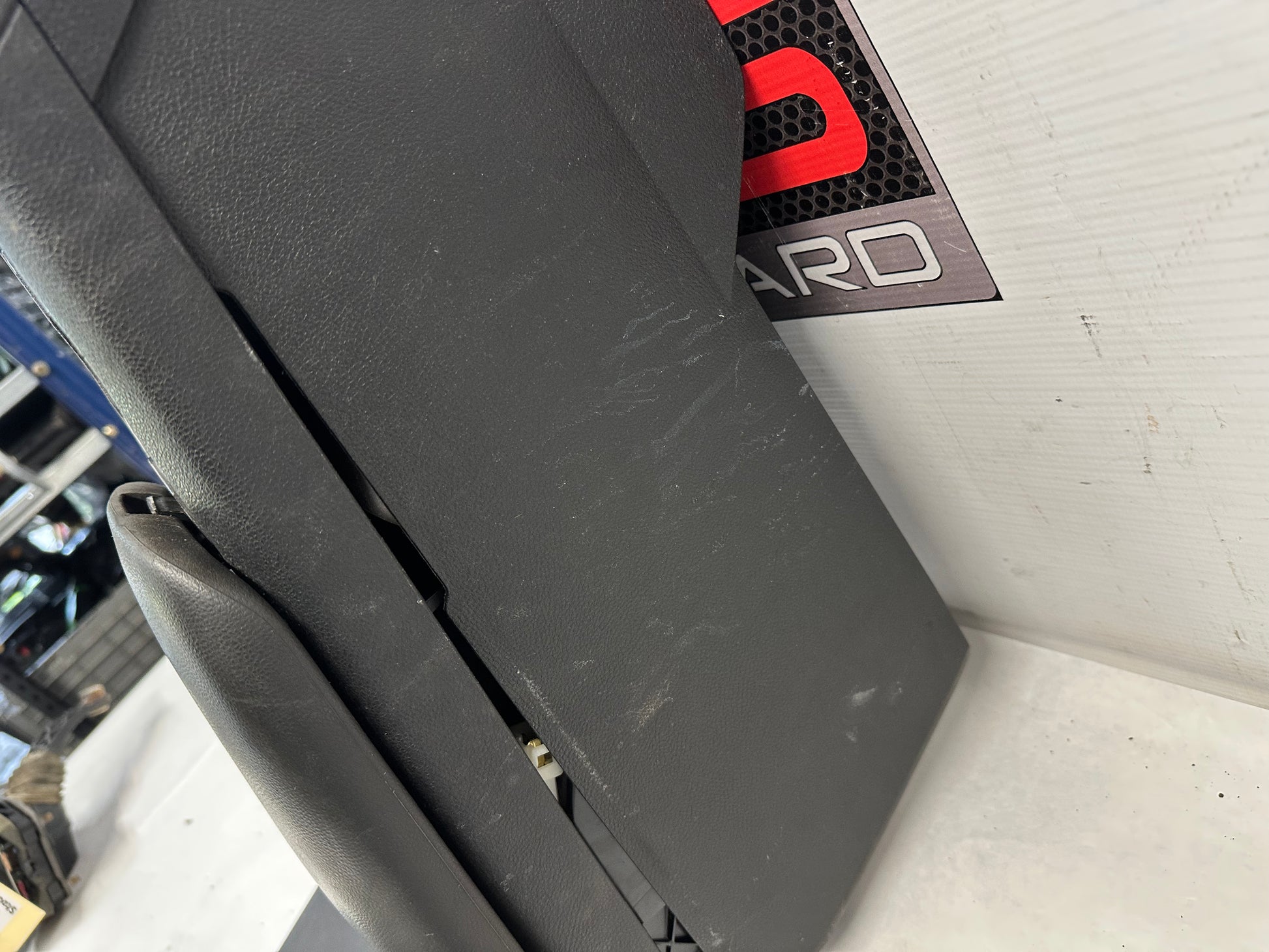 2009 Pontiac G8 GT Center Console OEM - Day's Parts Yard