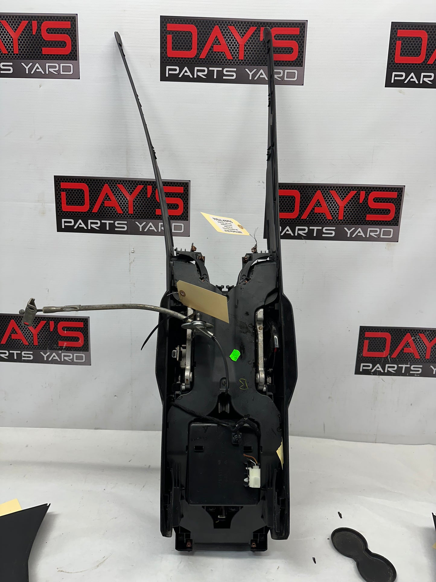 2009 Pontiac G8 GT Center Console OEM - Day's Parts Yard