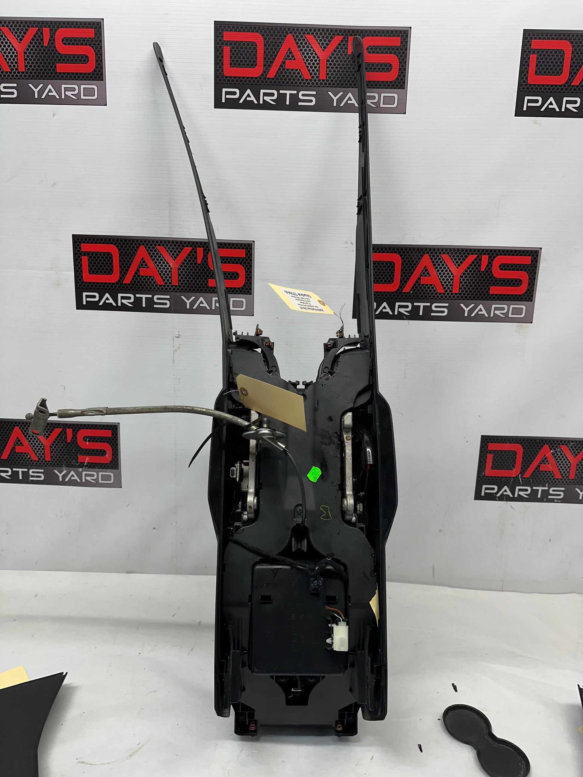 2009 Pontiac G8 GT Center Console OEM - Day's Parts Yard