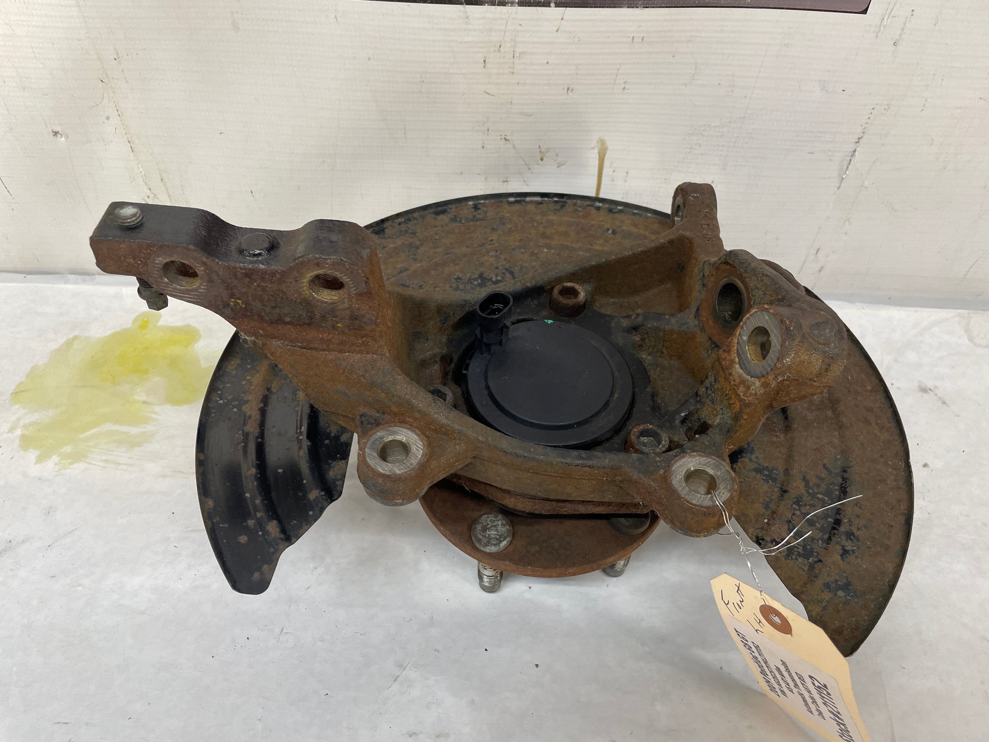 2009 Pontiac G8 GT LH Driver Front Suspension Spindle Knuckle Hub Assembly OEM - Day's Parts Yard