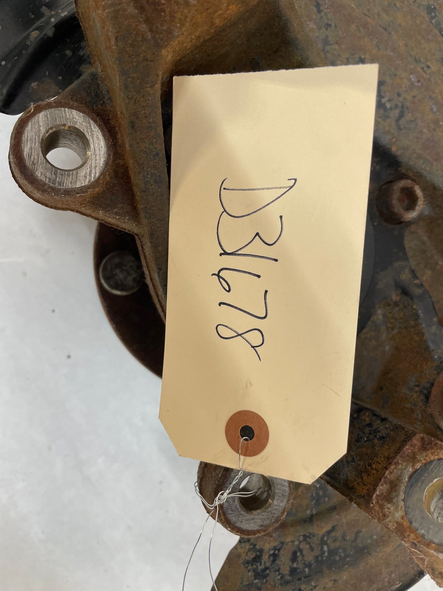 2009 Pontiac G8 GT LH Driver Front Suspension Spindle Knuckle Hub Assembly OEM - Day's Parts Yard