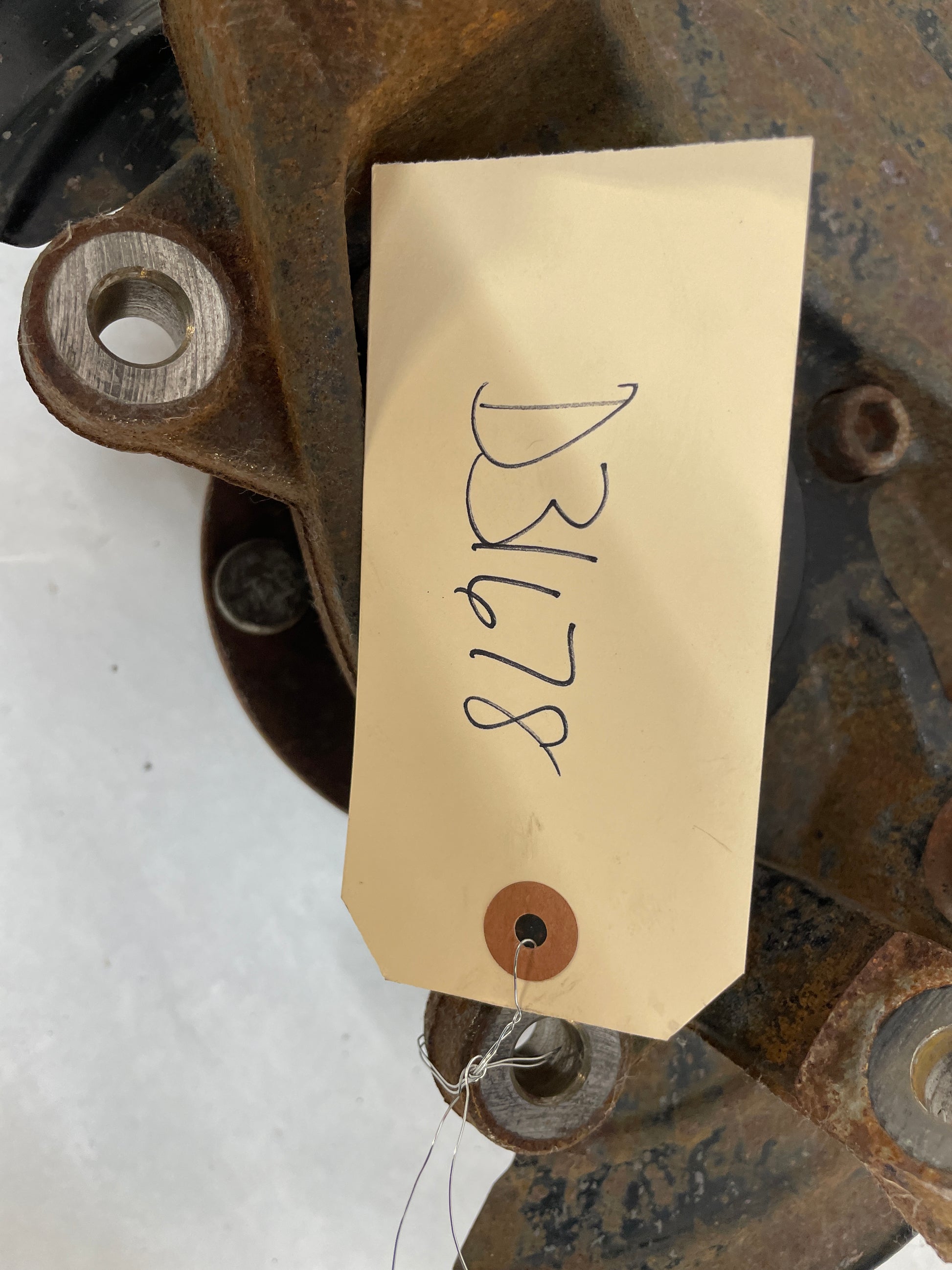 2009 Pontiac G8 GT LH Driver Front Suspension Spindle Knuckle Hub Assembly OEM - Day's Parts Yard