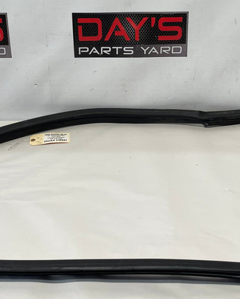 2009 Pontiac G8 GT LH Driver Rear Door Weather Strip Rubber Seal OEM