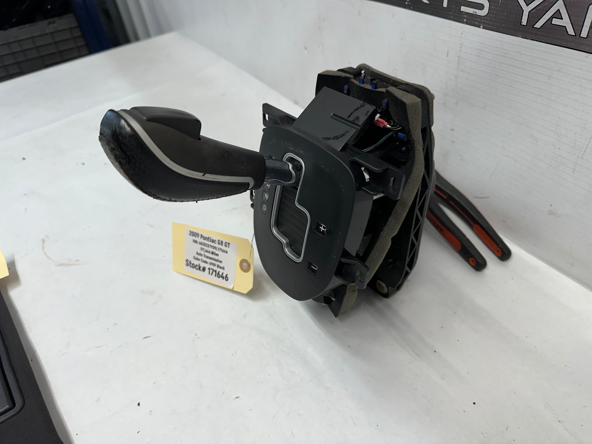 2009 Pontiac G8 GT Automatic Shifter Assembly OEM - Day's Parts Yard