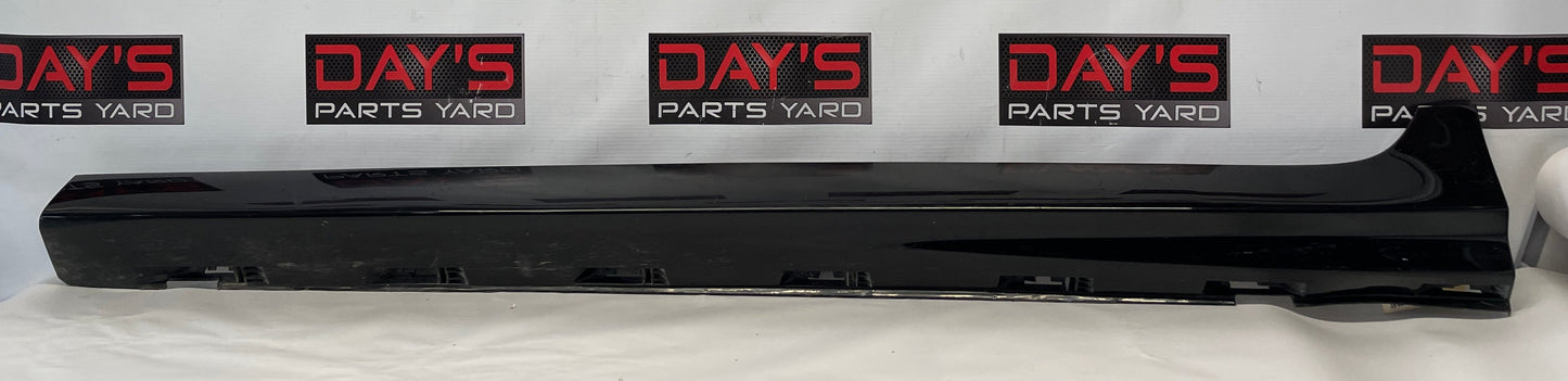 2009 Pontiac G8 GT LH Driver Rocker Molding Panel OEM - Day's Parts Yard