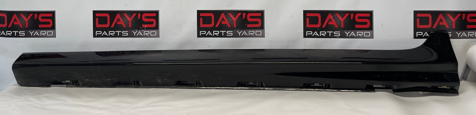 2009 Pontiac G8 GT LH Driver Rocker Molding Panel OEM - Day's Parts Yard