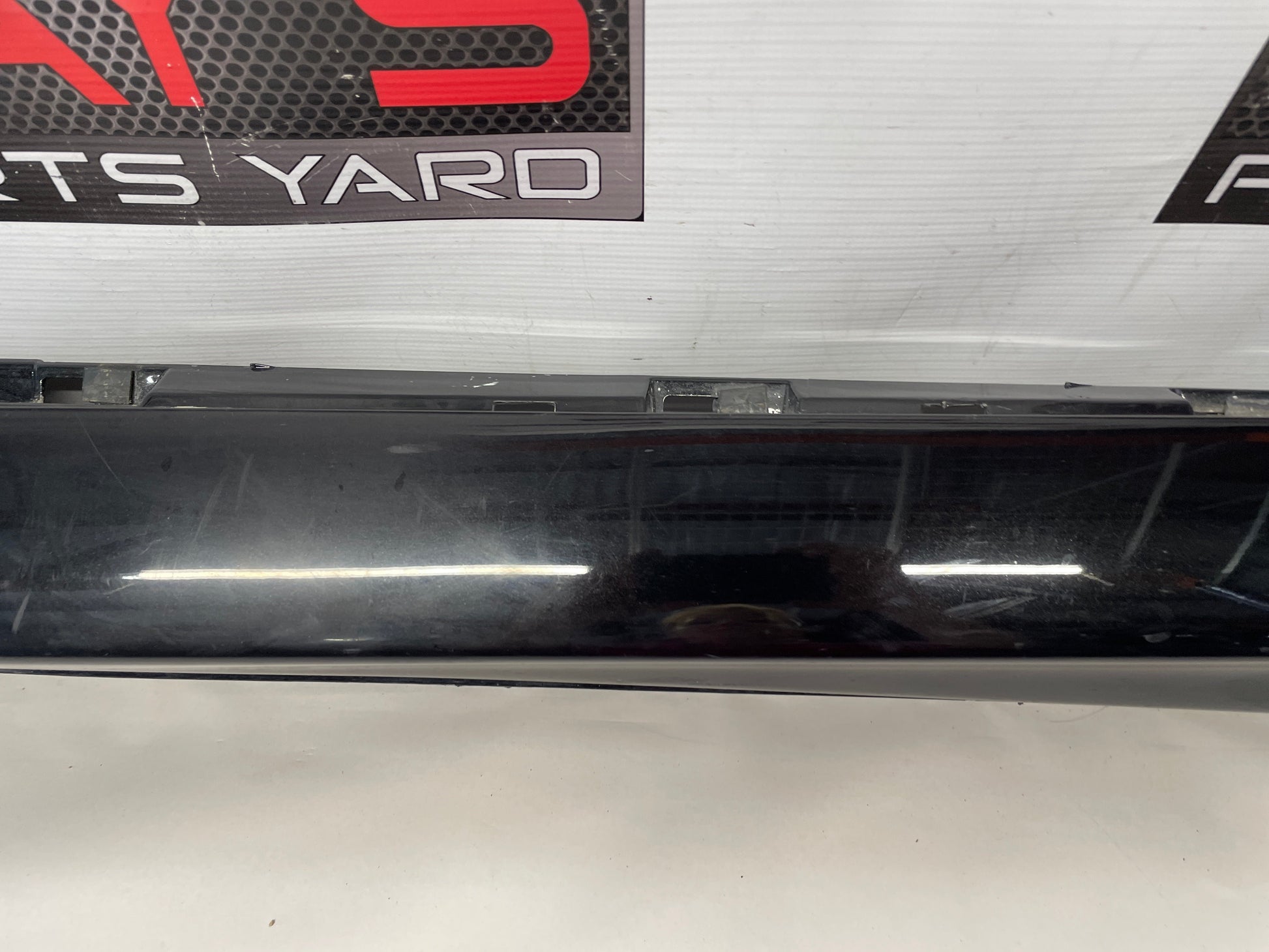 2009 Pontiac G8 GT LH Driver Rocker Molding Panel OEM - Day's Parts Yard