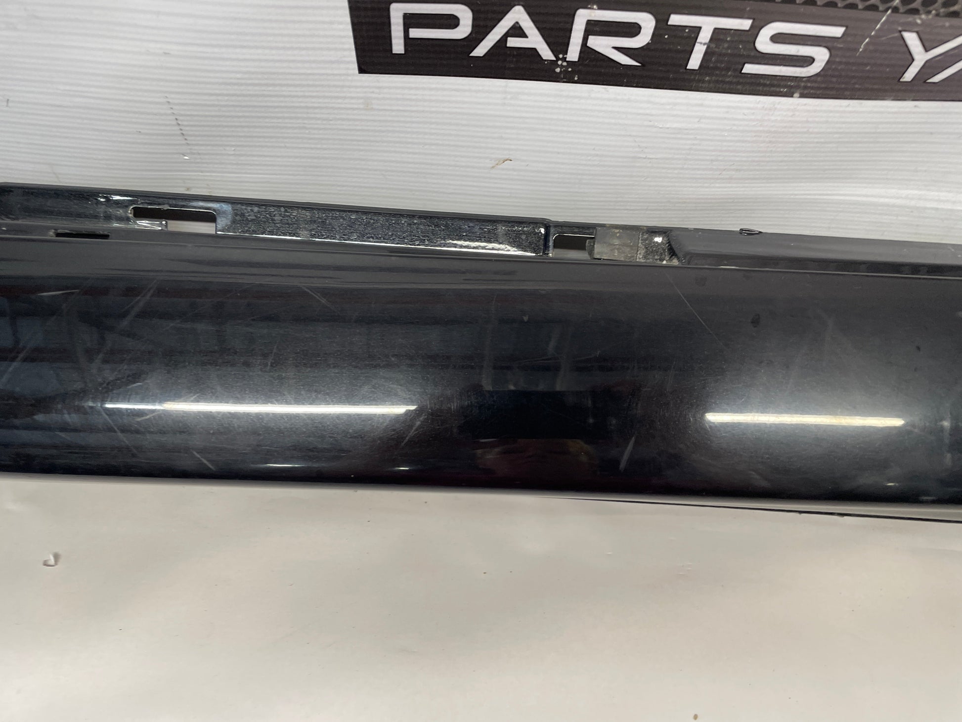 2009 Pontiac G8 GT LH Driver Rocker Molding Panel OEM - Day's Parts Yard