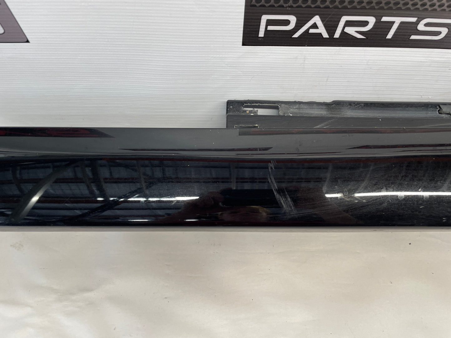 2009 Pontiac G8 GT LH Driver Rocker Molding Panel OEM - Day's Parts Yard