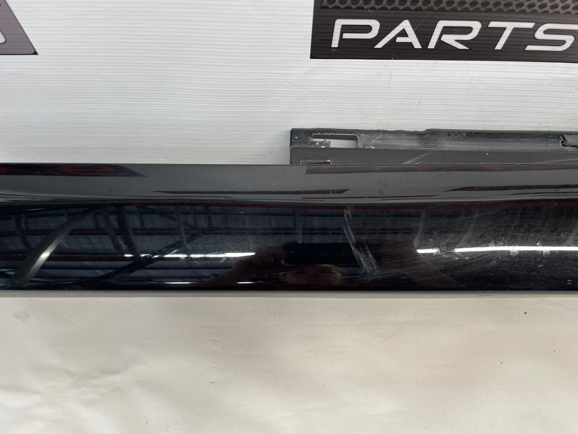 2009 Pontiac G8 GT LH Driver Rocker Molding Panel OEM - Day's Parts Yard